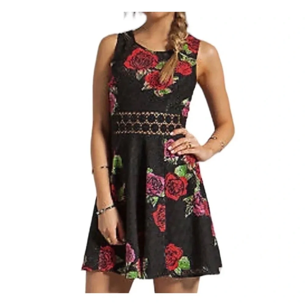 Free People Rose Floral Lace Mini Dress Black Red Crochet Waist Size 0 Goth EUC